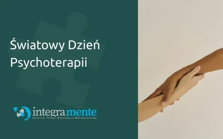 Dwie dłonie, trzymające się za nadgarstki