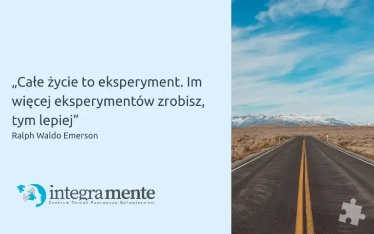 Droga, a na horyzoncie widoczne są góry