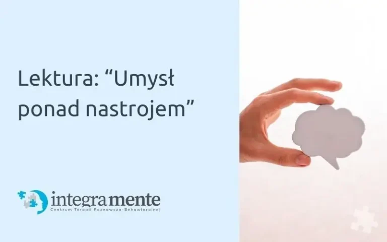 Dłoń, trzymająca dekoracyjną chmurkę