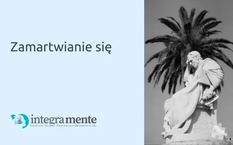 rzeźba zmartwionego mężczyzny pod palmą